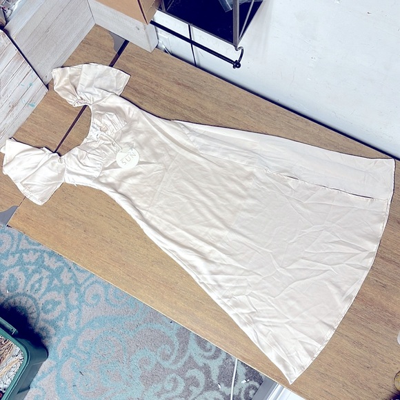 Here comes the sun Nwt ivory semi formal flutter sleeve side slit midi dress - Picture 2 of 9